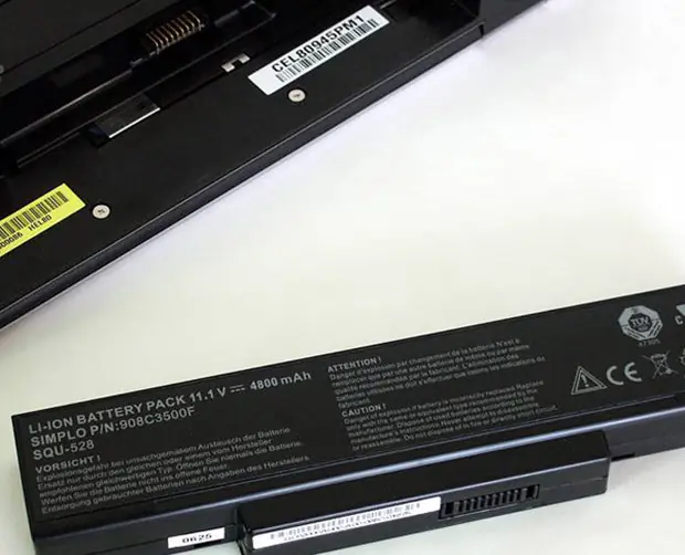 Remove laptop battery before replacing a laptop screen take off the laptop battery first