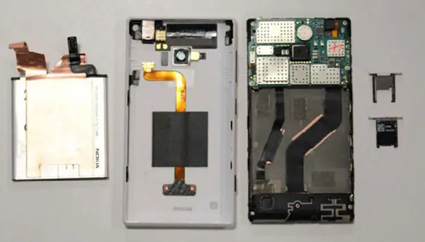 Nokia Lumia 720 Inside View