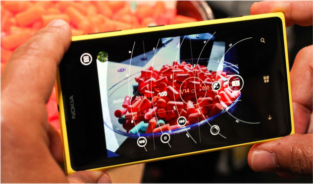 smartphone review Nokia Lumia 1020 using manual focus feature