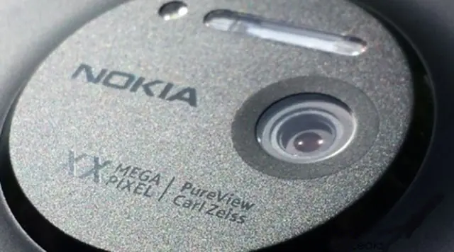 Nokia Lumia 1020 Xenon Flash Lumia's camera with fantastic xenon flash for clear photos even in low-light rooms and dark areas