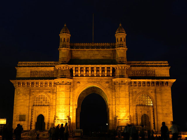 travel to top tourist places in Mumbai Inda and explorer the Gateway of India