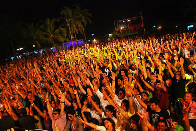 crowd at on going sunburn after dark party