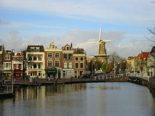 travel guide and experience story for party travels to Holland, Leiden