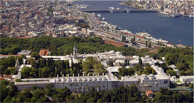 explorer istanbul and travel turkey to visit many tourist destinations like the palace of Topkai
