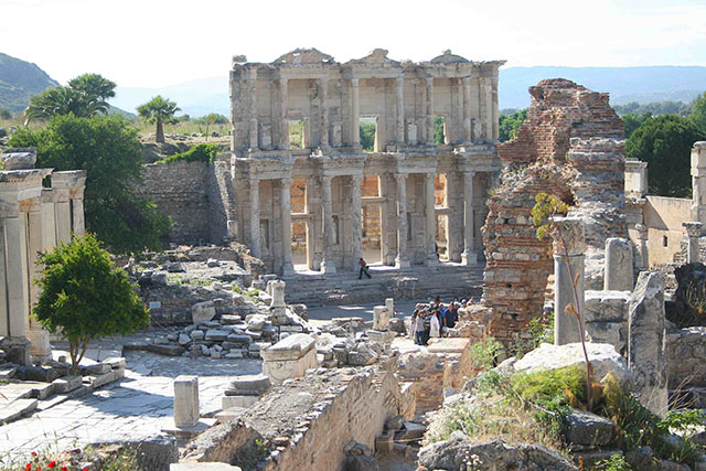 travel history to the Turkish Ephesus and discover ancient culture in Turkey