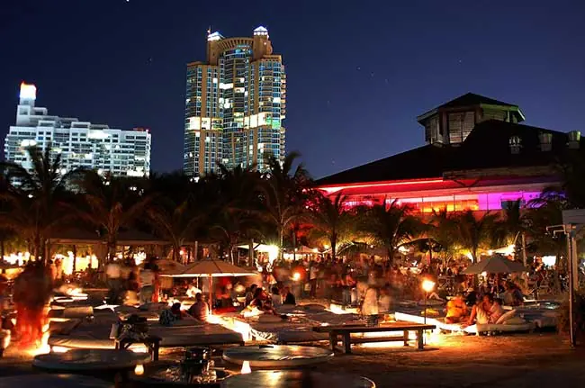 great nightlife for party people of all kind and ages for Miami's party locations at Night