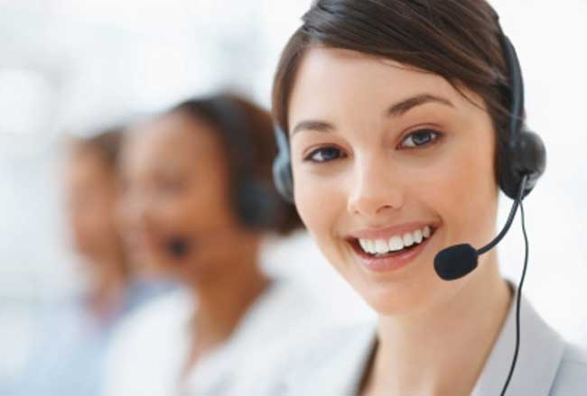 what is the better solution to support your customers via live chat or call center support?