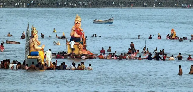immersing different statues in beach
