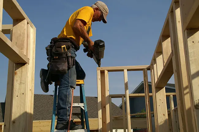 Men, gadgets, and construction go together like pizza, beer