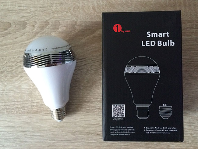 smart-LED-bulb-unboxing