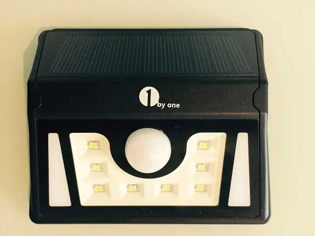 gadget review of 1Byone's solar powered led lamp