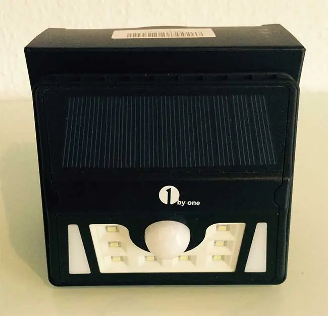 gadget review of 1Byone's solar powered led lamp