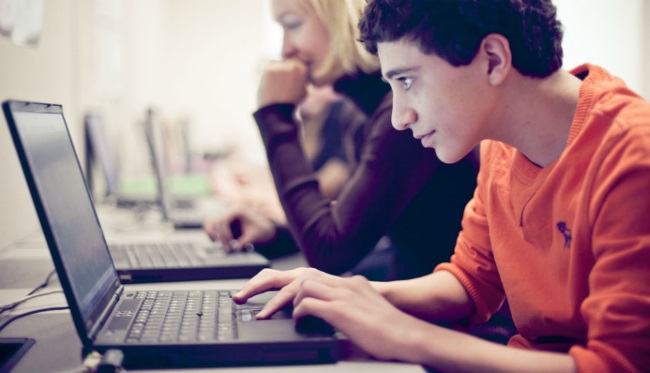 Ways Internet Affects Students Performance and Behavior