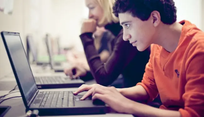 Ways Internet Affects Students Performance and Behavior