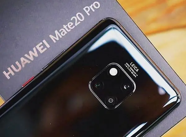 reviewing the Huawei Mate 20 Pro