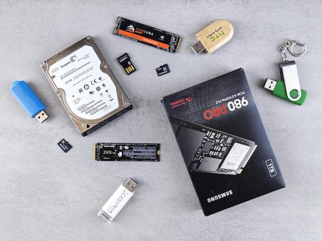 The world of enterprise IT hardware is changing a lot, mostly because solid state drives are always getting better. As the need for quick and dependable storage grows, firms in all fields are looking at their current infrastructure again