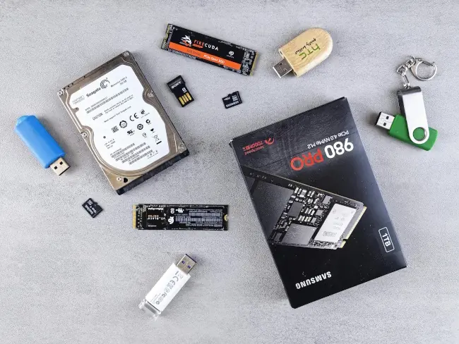 The world of enterprise IT hardware is changing a lot, mostly because solid state drives are always getting better. As the need for quick and dependable storage grows, firms in all fields are looking at their current infrastructure again